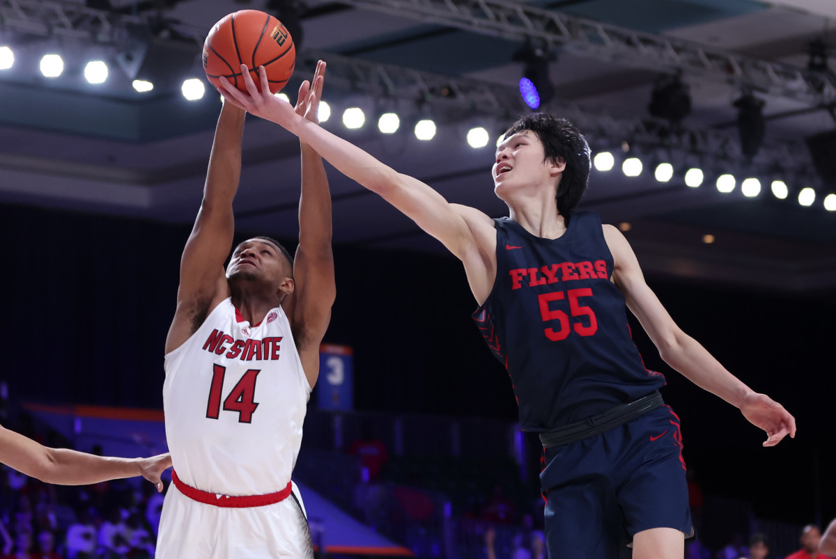 Mike Sharavjamts, Dayton Flyers